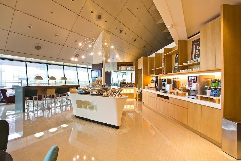 3 Hours Lounge Seated Sofa Chairs NO BED Check between 7AM to 7PM