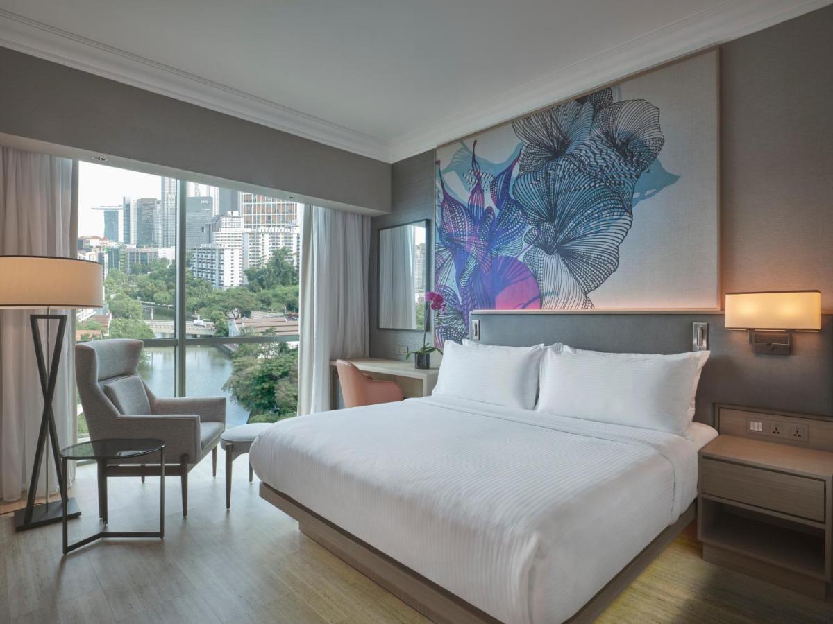 Grand Deluxe Waterfront King Newly Renovated Room