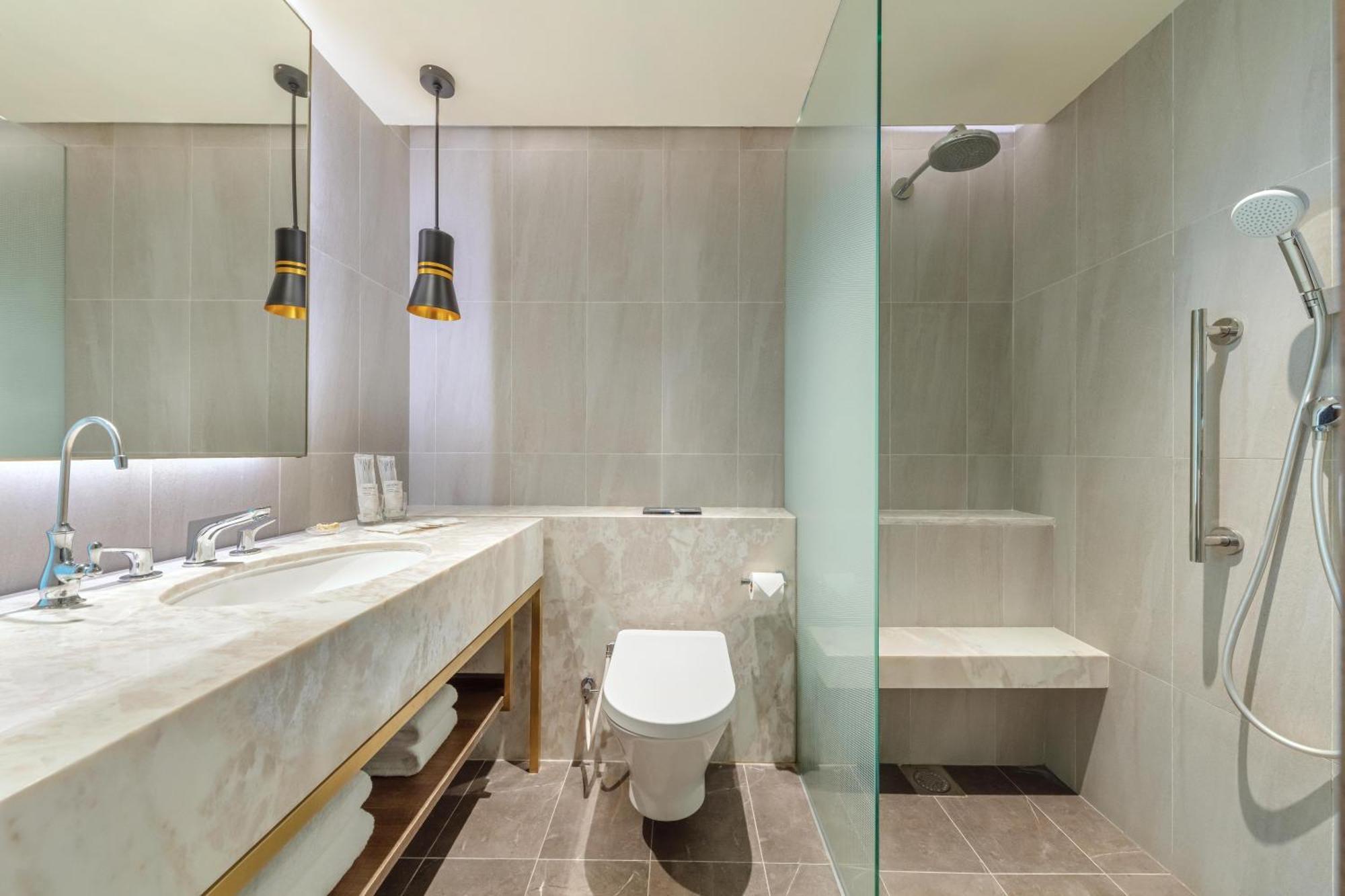 PARKROYAL Club Deluxe Double or Twin Room