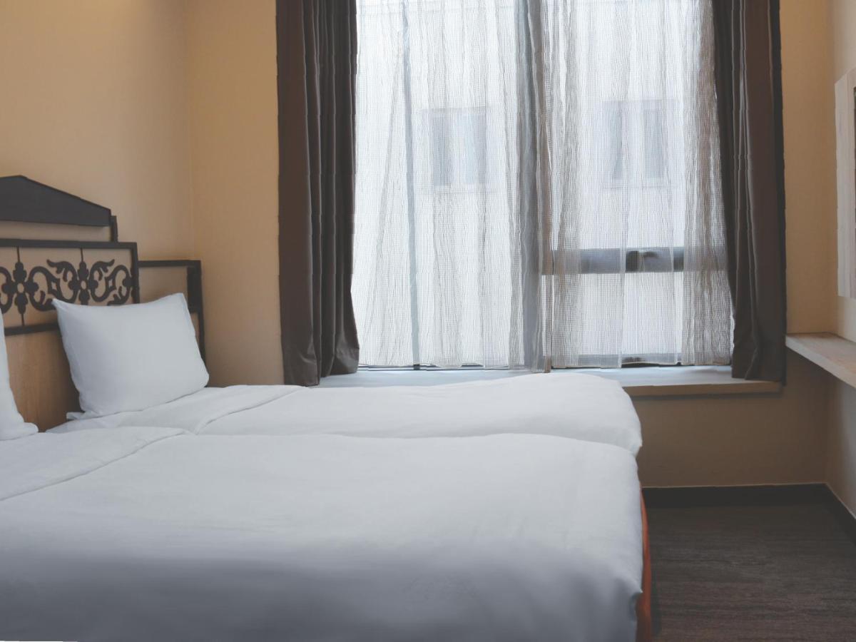Hamilton Superior Room,1743702284:JPEG