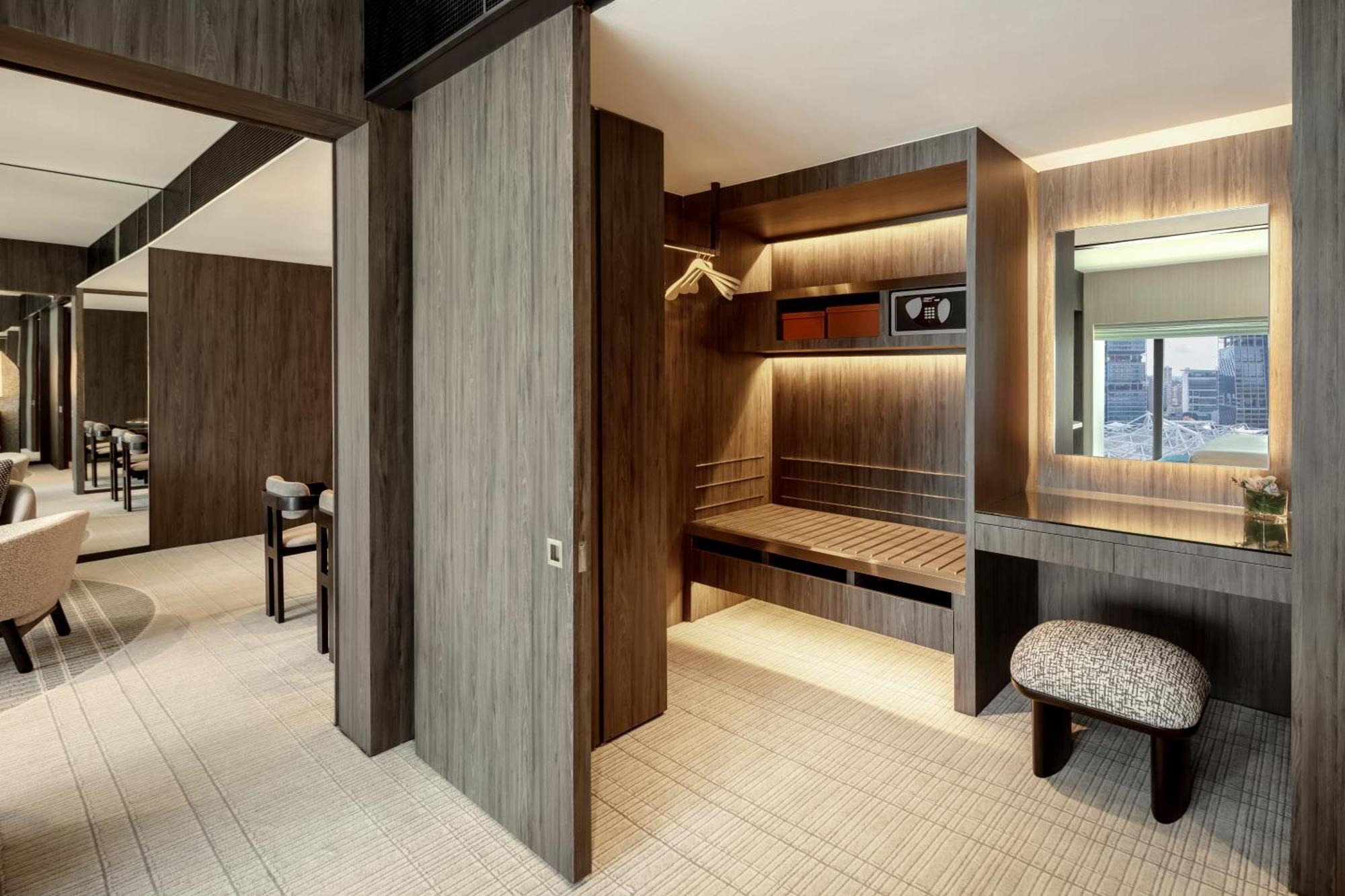 Premier Suite, 1 King Bed, City View, Lounge Access,1427490772:JPEG