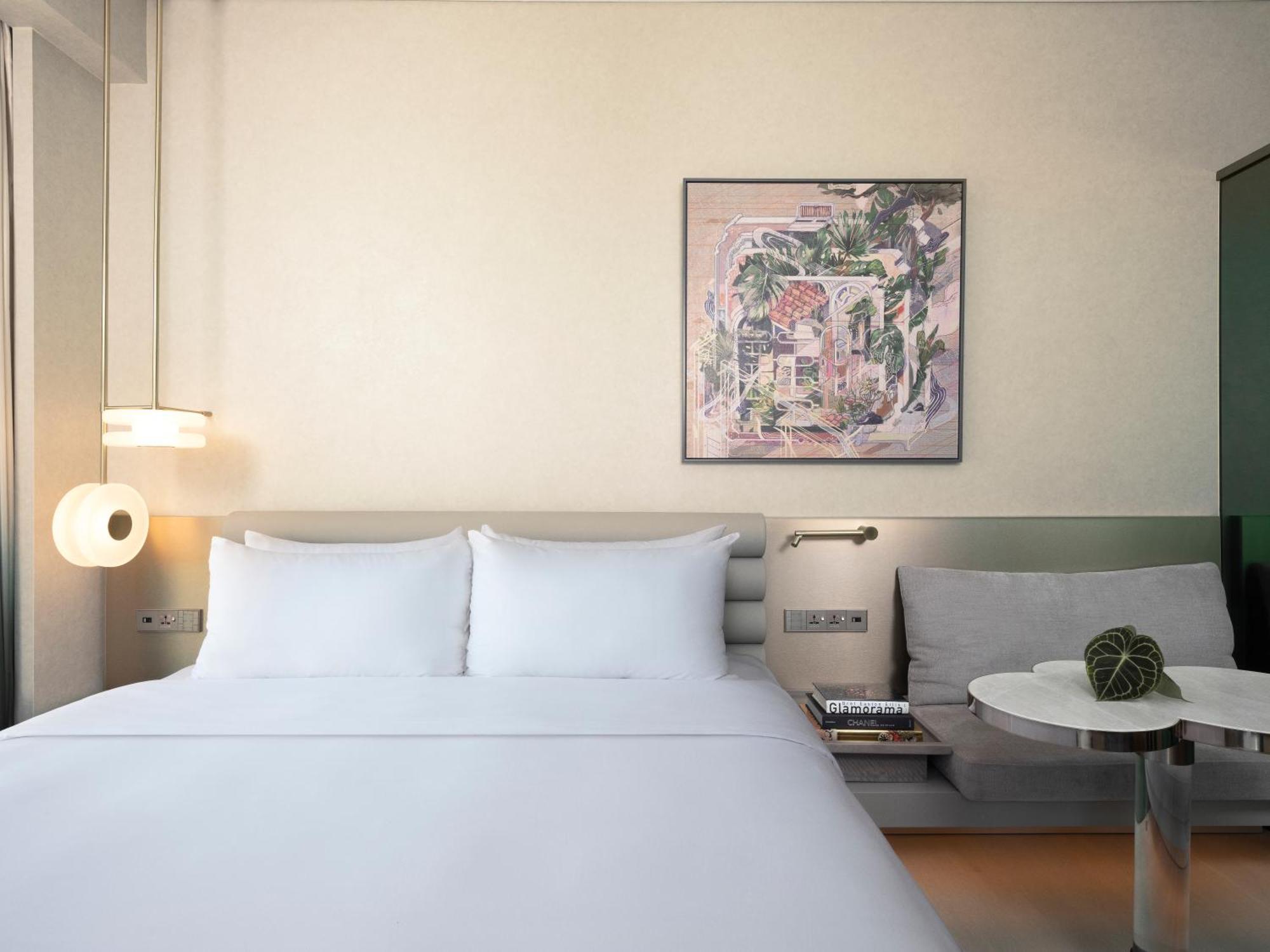 Signature Skyline King Room