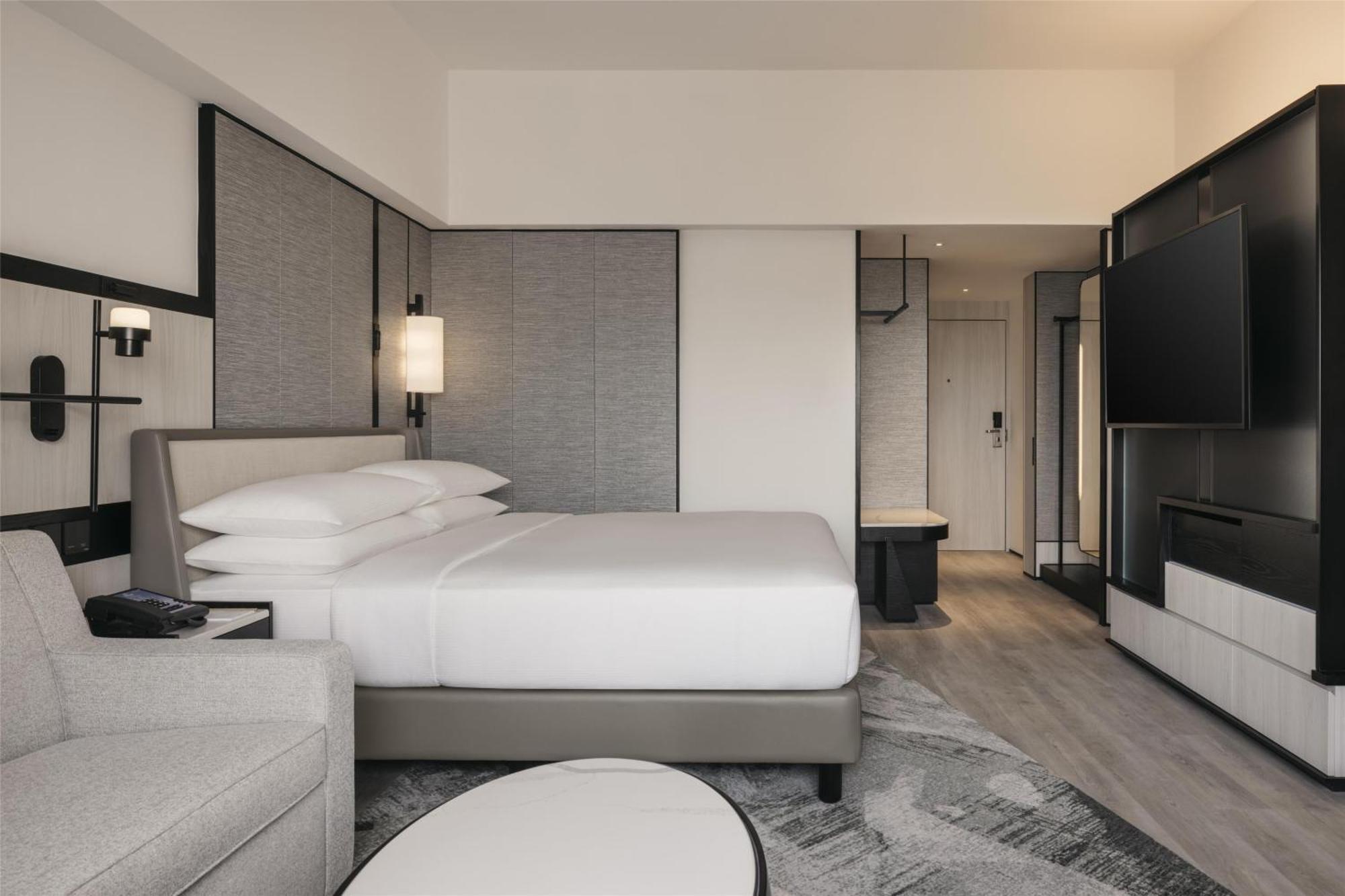 Deluxe King Room with High Floor and City View,1673927426:JPEG