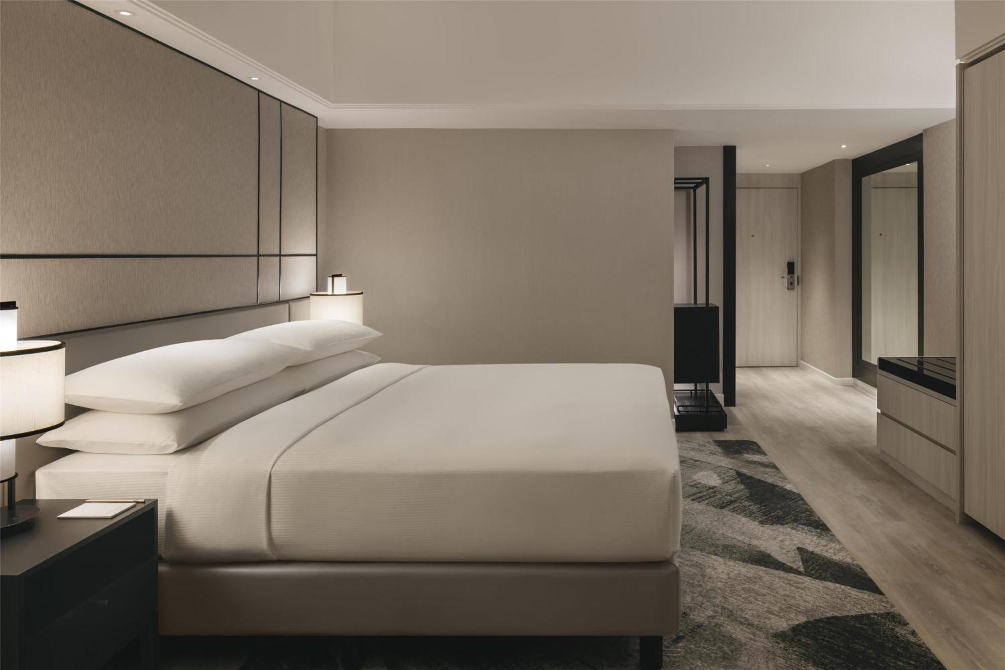 Deluxe King Room,1673927446:JPEG