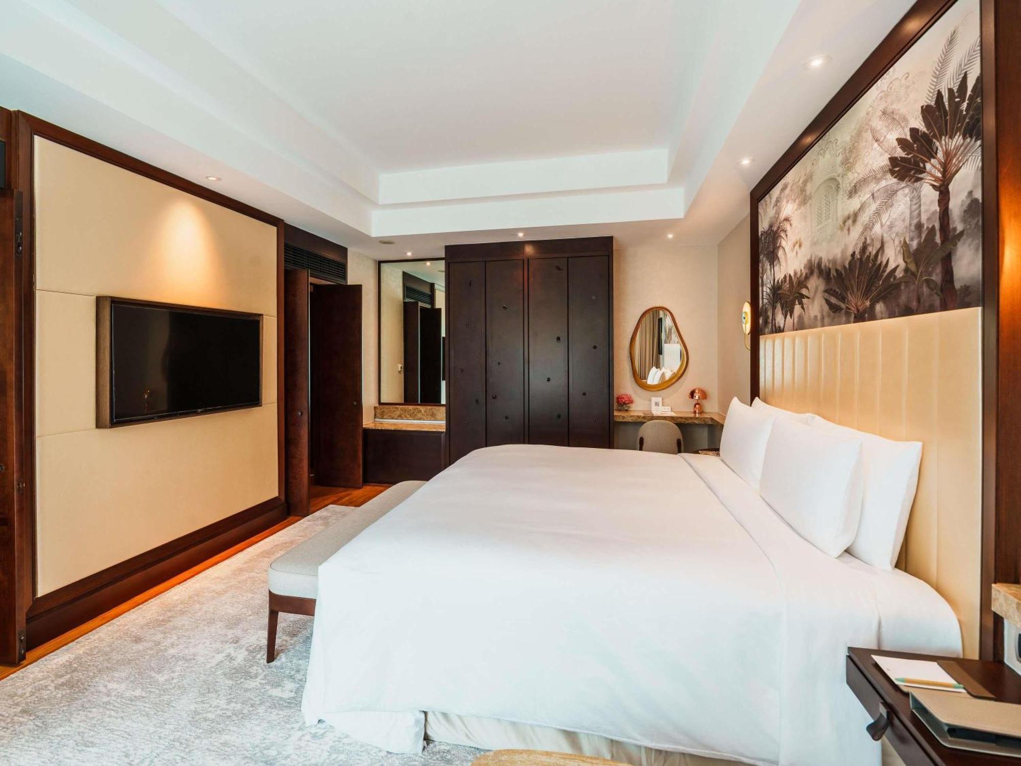 Luxury King Room
