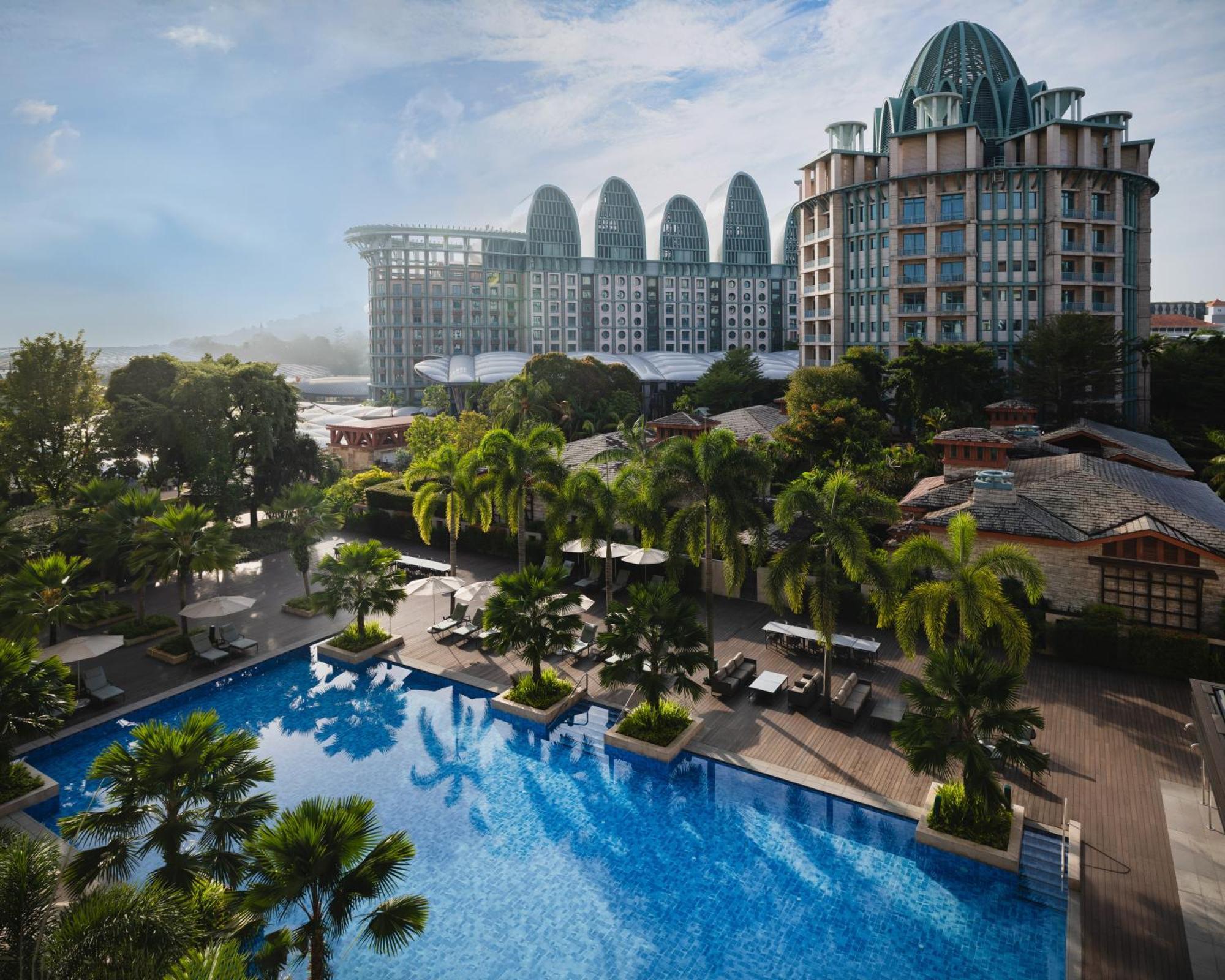 Deluxe Pool View Room
