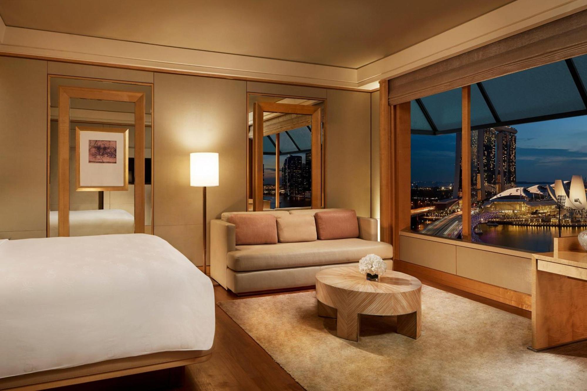Deluxe Marina 1 King Bed Marina Bay View