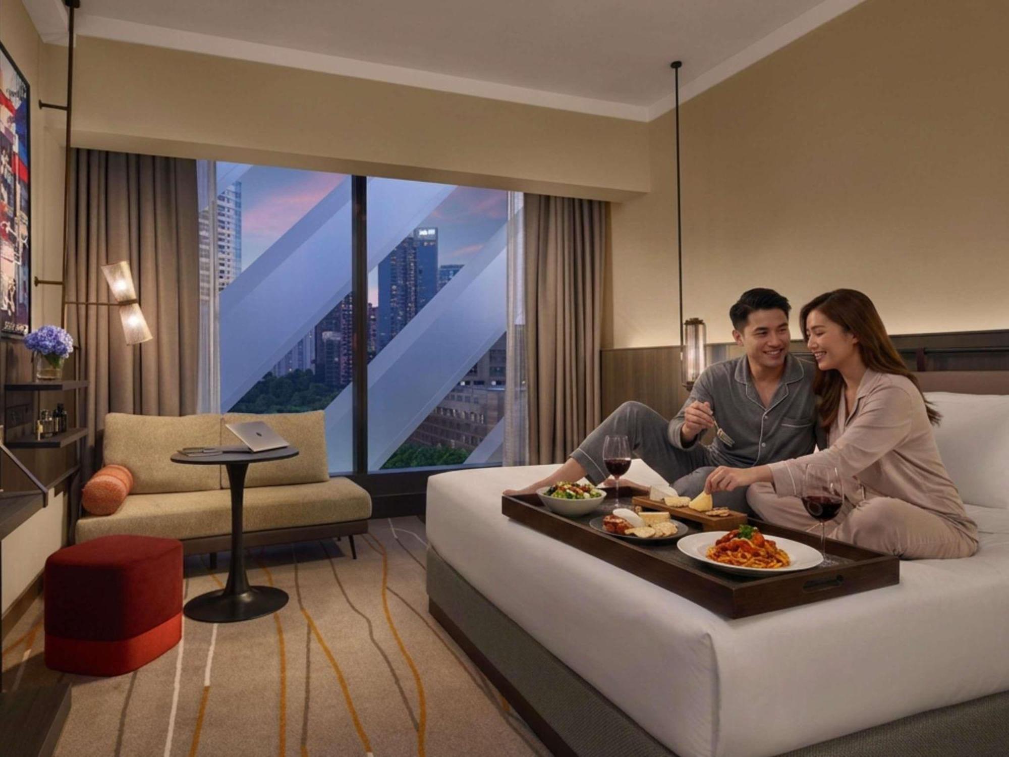 Premier Room 1 King Bed Orchard Paragon View