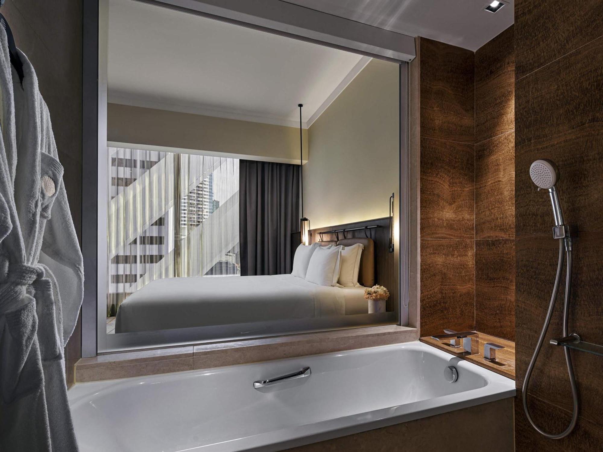 Premier Room 1 King Bed Orchard Paragon View
