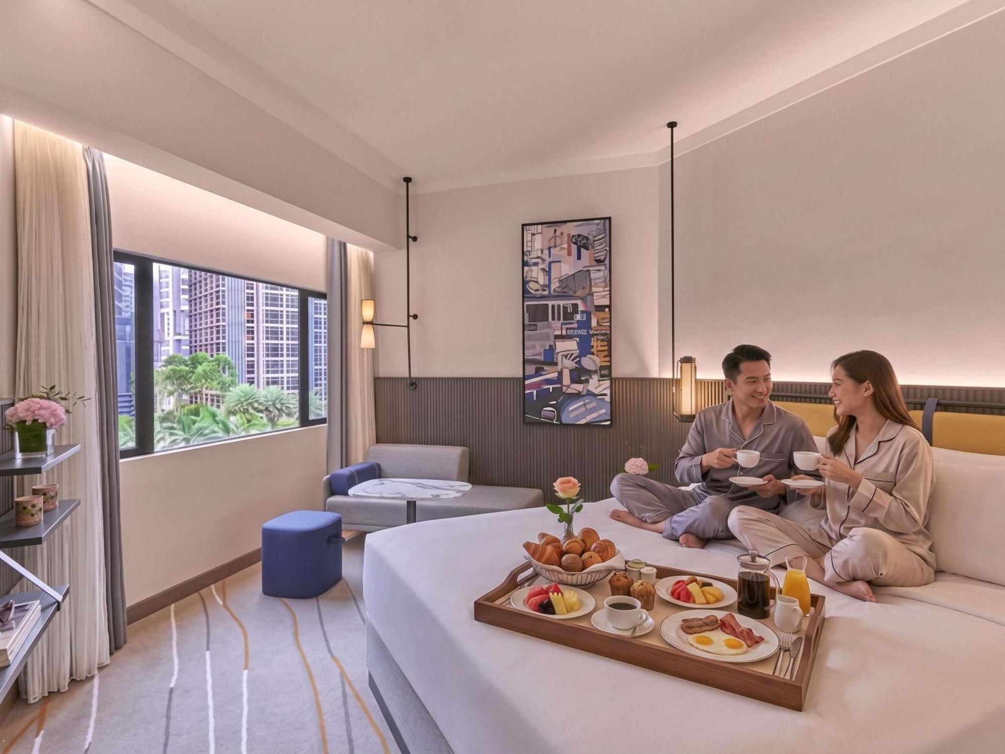 Deluxe Superior Room 1 King Bed High Floor