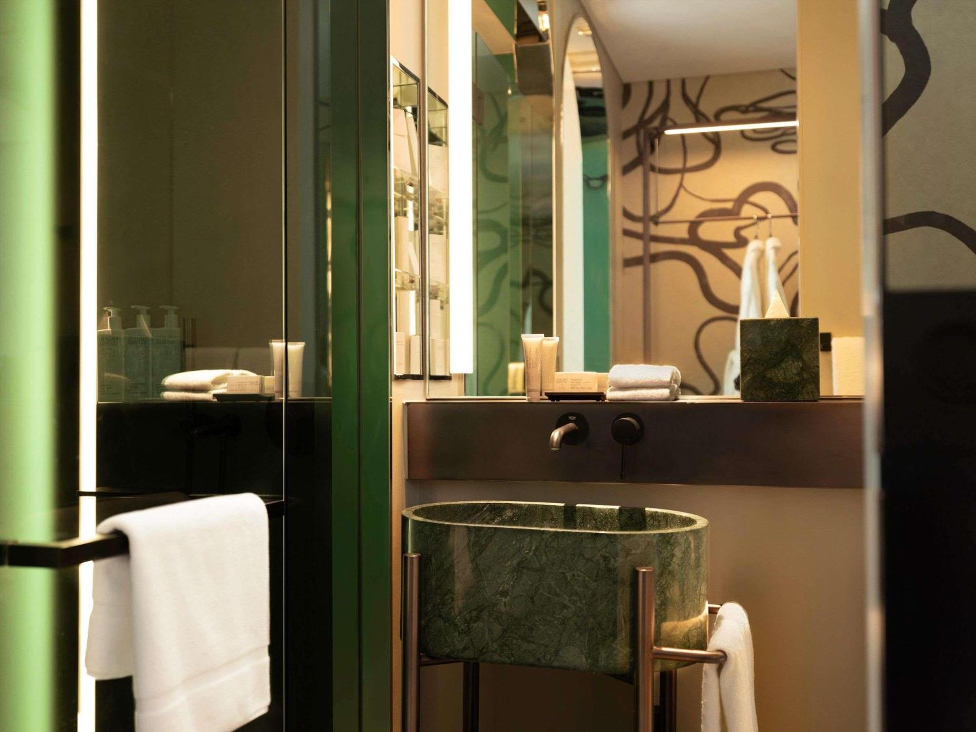 Signature King Room City View