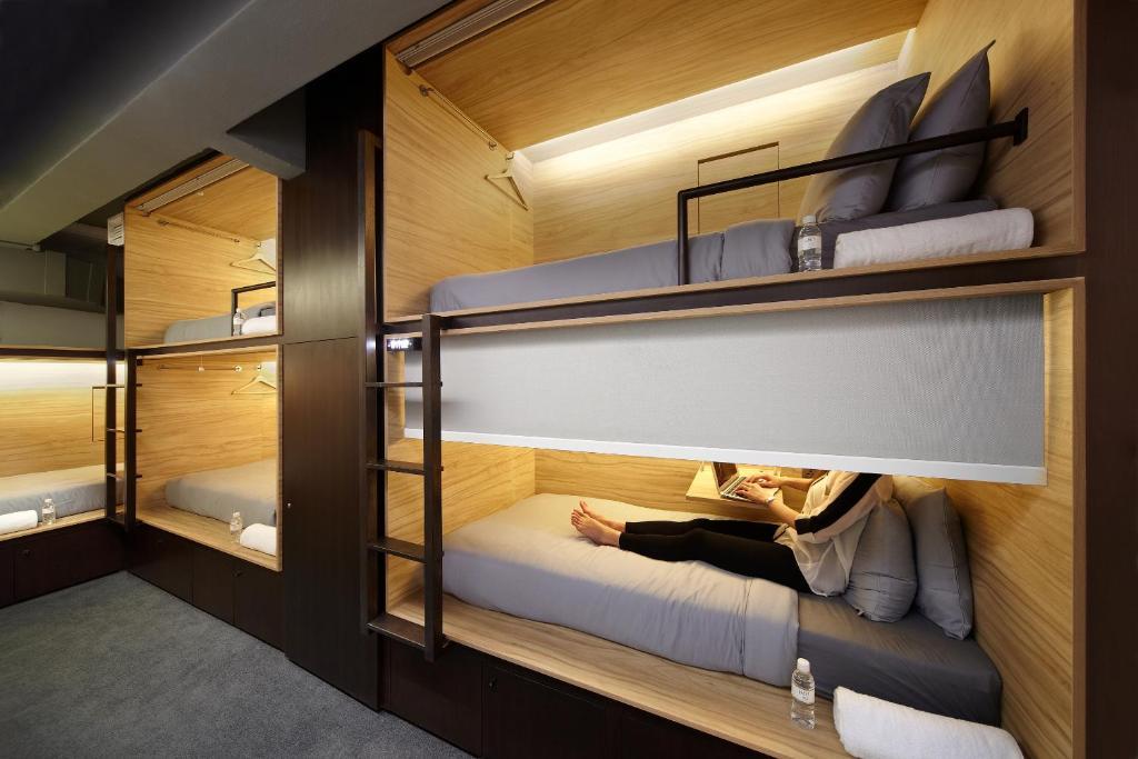 Single Pod in Mixed Dormitory (Side Entry)