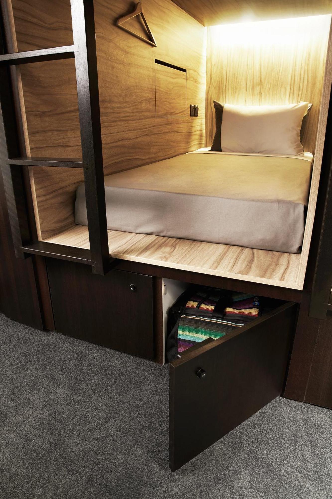 Queen Pod in Mixed Dormitory Room