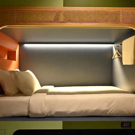 Dream Chaser Boutique Capsule Hotel-3
