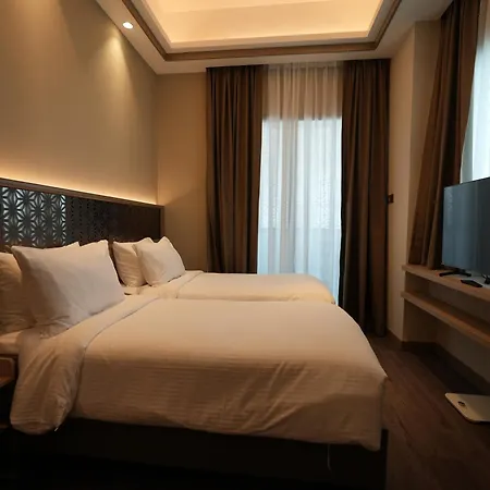 Aqueen Prestige Hotel Jalan Besar-3